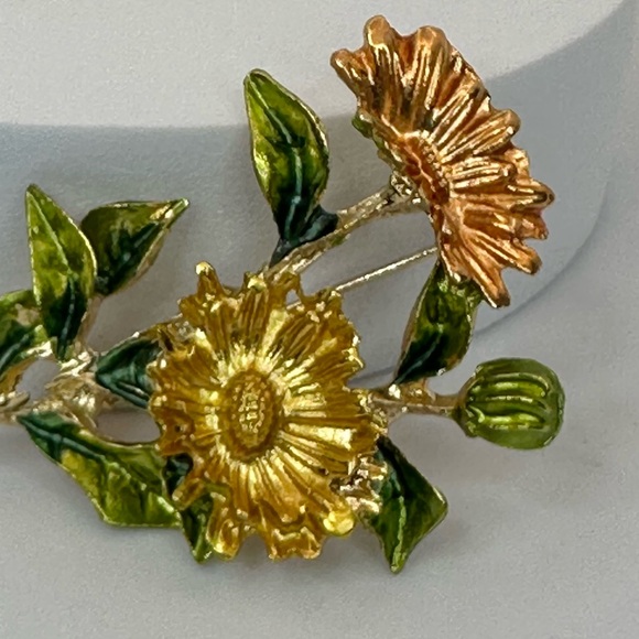 NWOT - Lovely Autumn Chrysanthemum Brooch - Picture 7 of 9